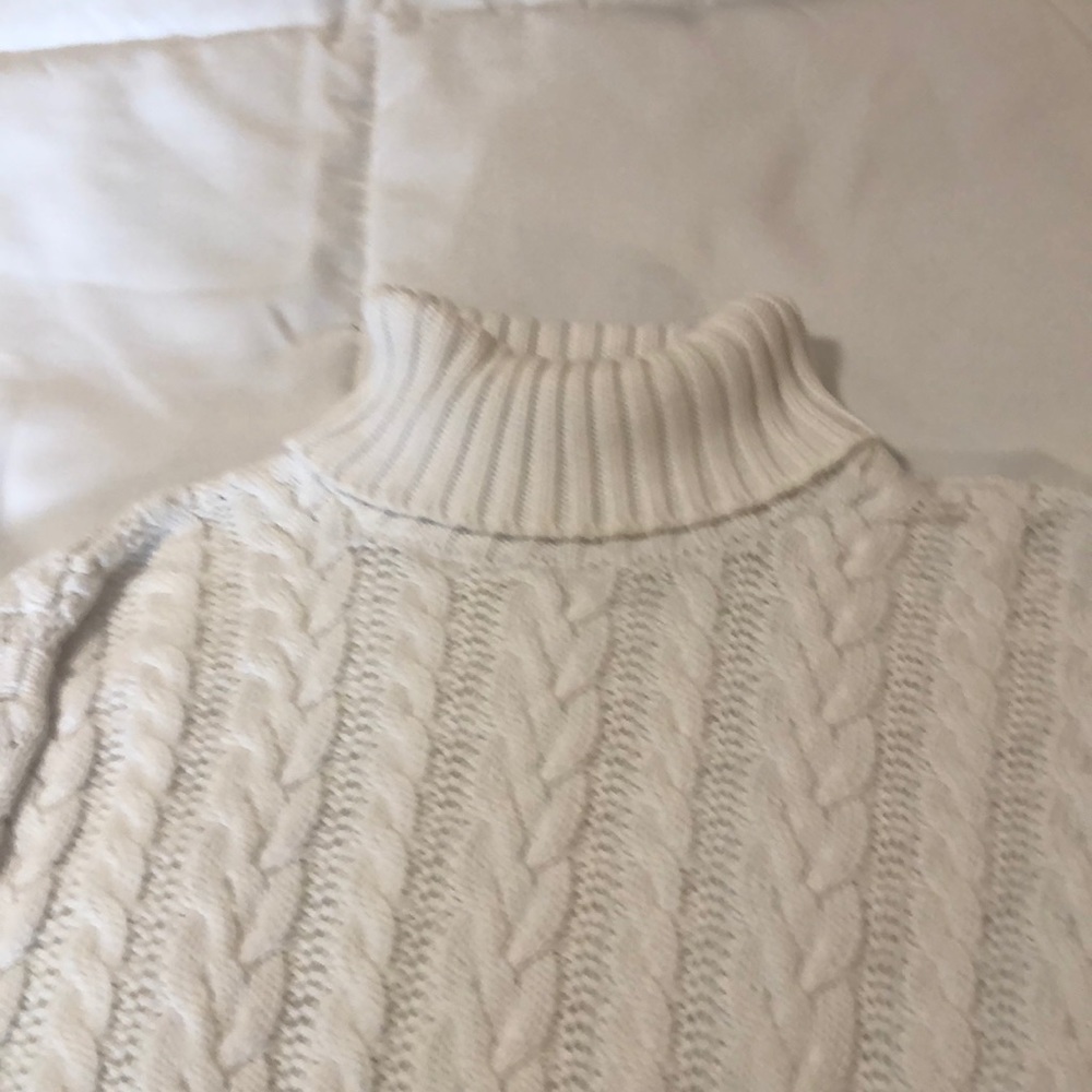 New cableknit white sweater